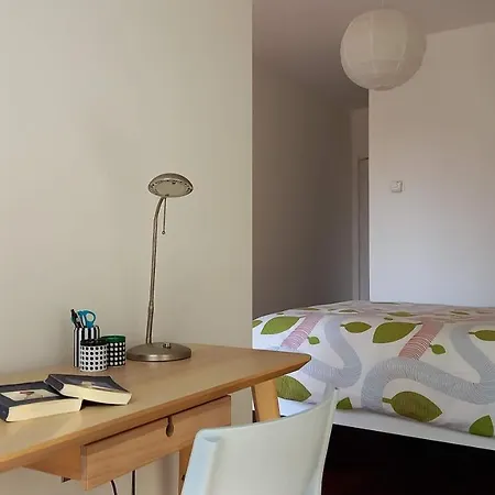 Cozy With Spacious Veranda Appartement Milaan