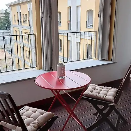Cozy With Spacious Veranda * Milaan
