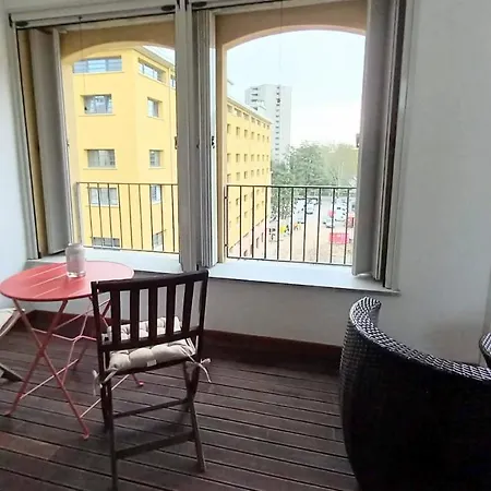 Cozy With Spacious Veranda Milaan