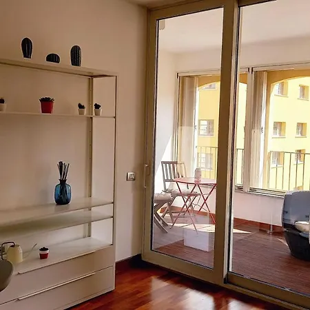 Cozy With Spacious Veranda Appartement