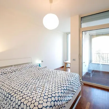 Cozy With Spacious Veranda Milano